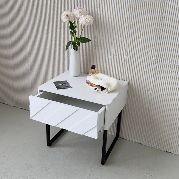 Изображение товара Прикроватная тумба Shtabe Elifa 8001 (RAL 9003/RAL 9003/черный)