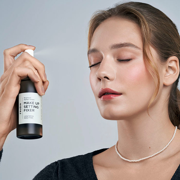 Изображение товара Спрей для фиксации макияжа Frudia Репруст Увлажняющий (120мл)