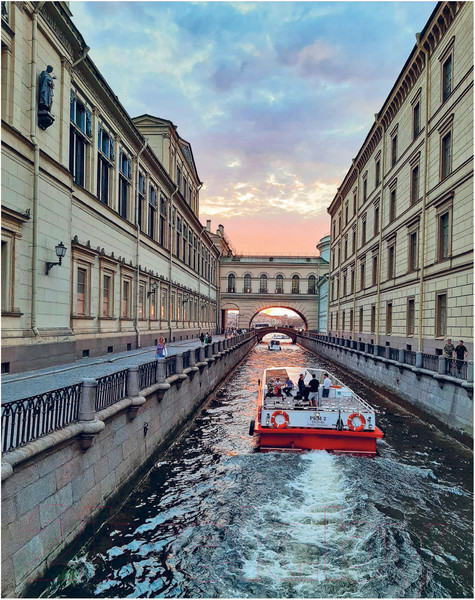 Изображение товара Книга Эксмо Архитектурная азбука Петербурга: от акротерия до яблока (Ерова Т.А.)