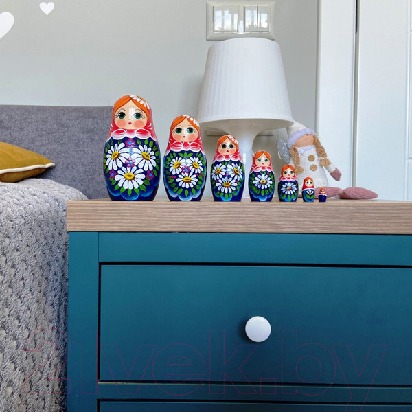 Изображение товара Матрешка сувенирная Брестская Фабрика Сувениров С расписанным букетом цветов ромашки 7007