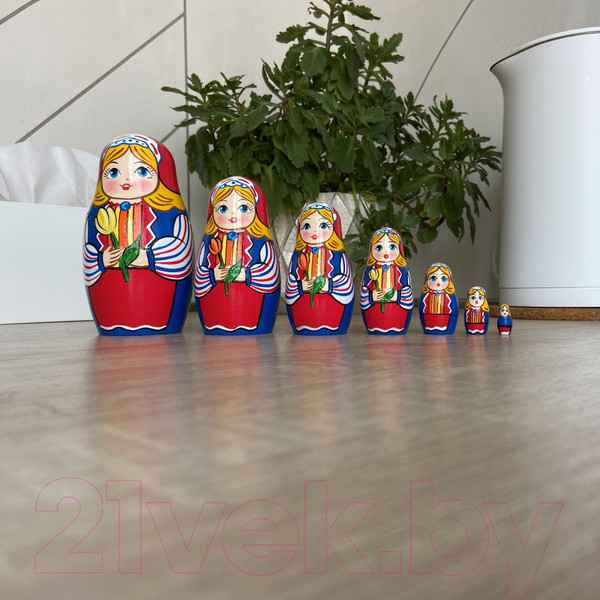 Изображение товара Матрешка сувенирная Брестская Фабрика Сувениров В голандском традиционном костюме с тюльпанами 7025