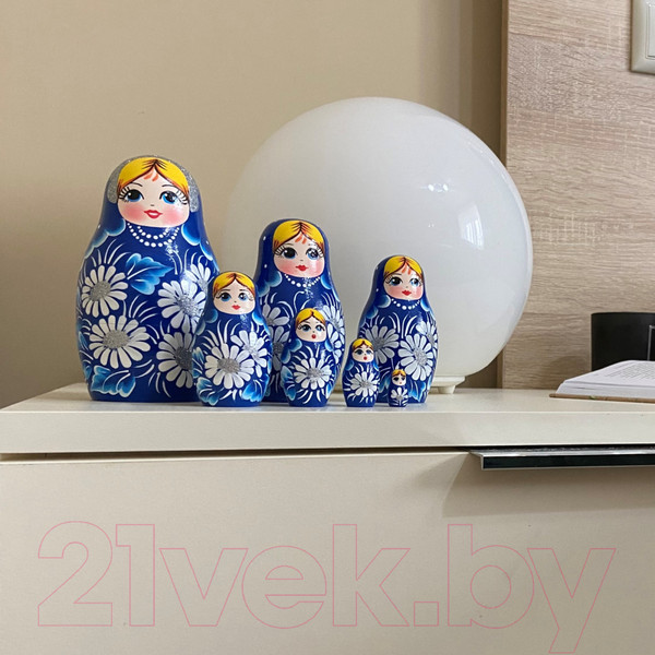 Изображение товара Матрешка сувенирная Брестская Фабрика Сувениров В синем наряде и расписанными вручную ромашками 7033