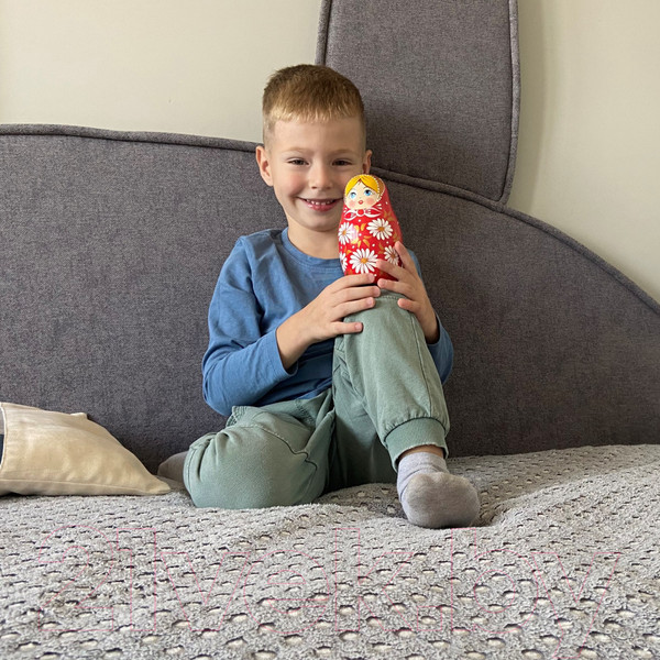 Изображение товара Матрешка сувенирная Брестская Фабрика Сувениров В красном наряде с ромашками 7037