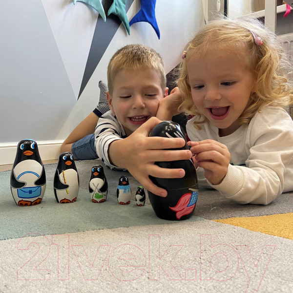 Изображение товара Матрешка сувенирная Брестская Фабрика Сувениров В виде забавной семьи пингвинов 7108