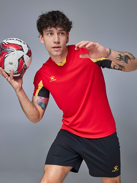 Изображение товара Футбольная форма Kelme Short-Sleeved Football Suit / 8251ZB1002-600 (XL, красный)