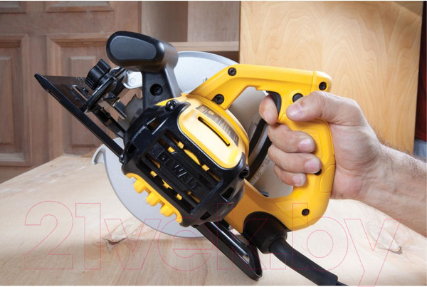 Изображение товара Профессиональная дисковая пила DeWalt DWE560-QS