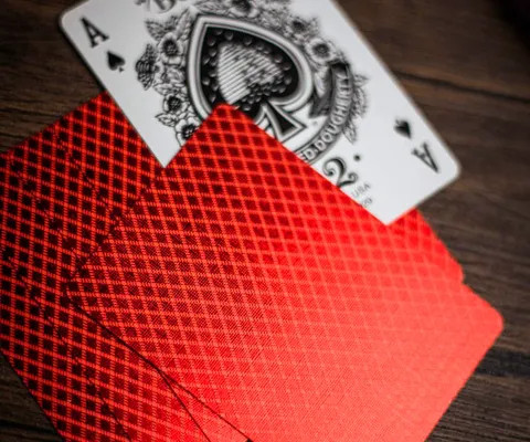 Изображение товара Игральные карты Bee Metalluxe Red / 10022593