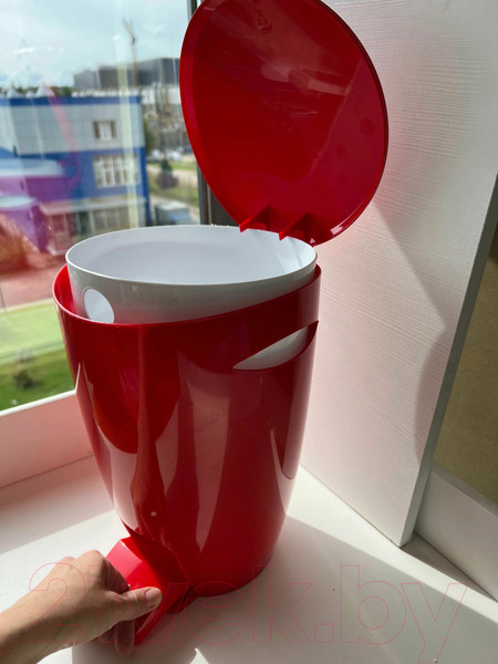 Изображение товара Мусорное ведро Primanova С педалью M-E04-04-01 (5л, красный/белый)