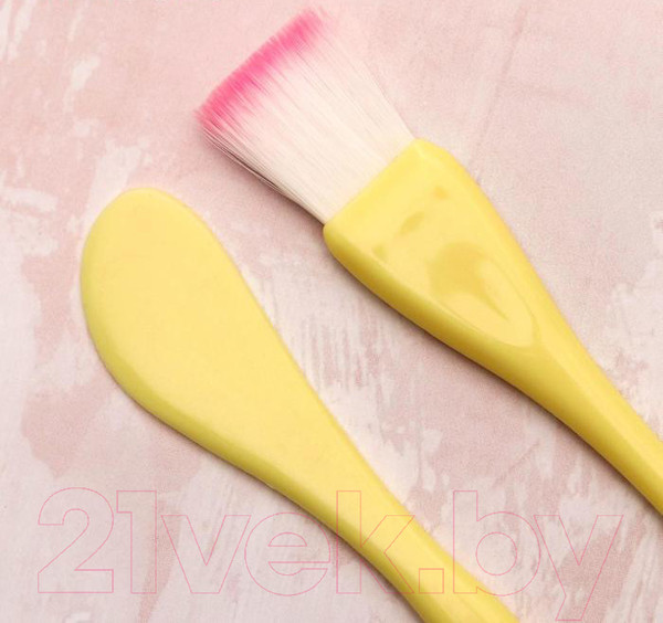 Изображение товара Кисть для нанесения масок Queen Fair С лопаткой 4686696