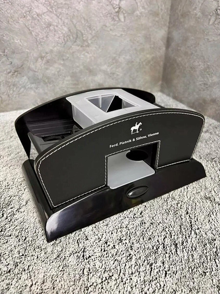 Изображение товара Машинка для перемешивания карт Piatnik Shuffle / standard