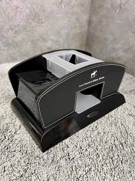 Изображение товара Машинка для перемешивания карт Piatnik Shuffle / standard