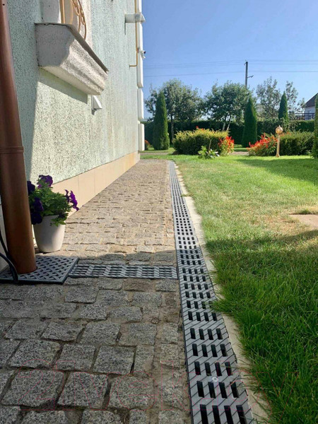 Изображение товара Лоток водоотводный Ecoteck Medium 100.175 h195 / ДИ 16617000 (с решеткой)