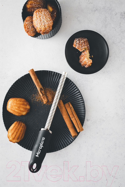 Изображение товара Терка кухонная Microplane Premium Classic для специй, орехов и шоколада 46016 (черный)