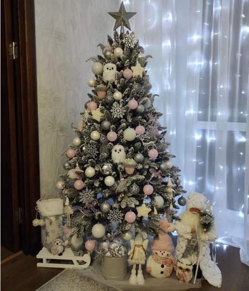 Изображение товара Ель искусственная Maxy Poland Платиновая заснеженная с литыми ветками (2.5м)