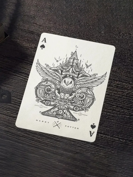 Изображение товара Игральные карты Theory 11 Harry Potter Deck - Yellow. Hufflepuff / T1156