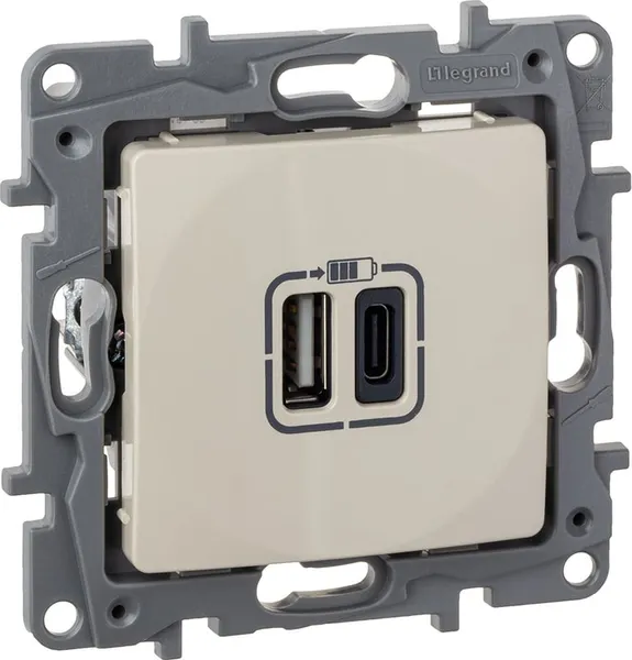 Изображение товара Розетка Legrand Etika 672336 (слоновая кость)