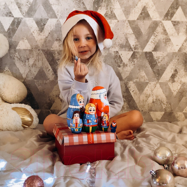 Изображение товара Матрешка сувенирная Брестская Фабрика Сувениров Дед Мороз, Снегурочка и дети 7149