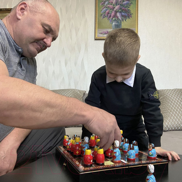 Изображение товара Шахматы Брестская Фабрика Сувениров Русские сказки в виде матрешек / ch_tales