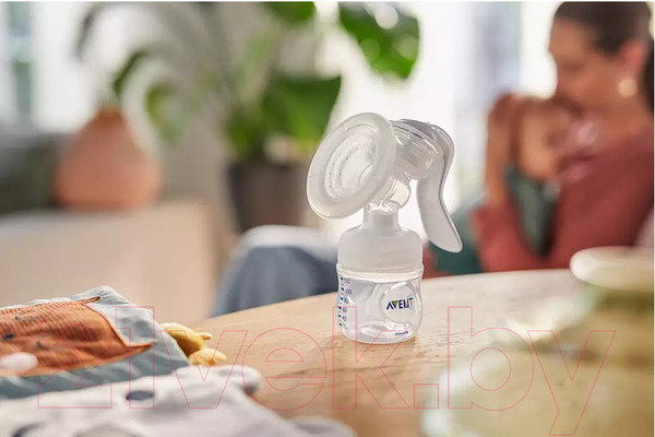 Изображение товара Молокоотсос ручной Philips AVENT Natural Motion с бутылочкой для кормления / SCF430/10