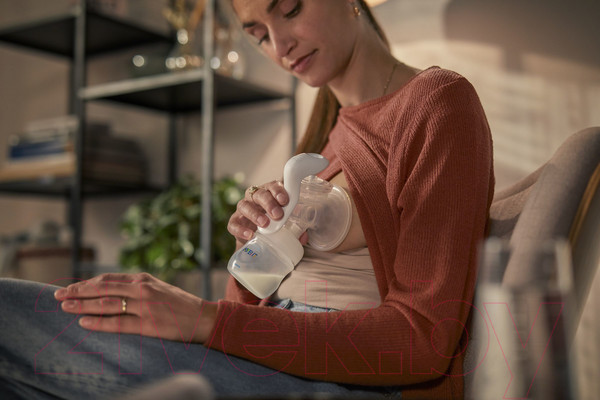 Изображение товара Молокоотсос ручной Philips AVENT Natural Motion с бутылочкой для кормления / SCF430/10