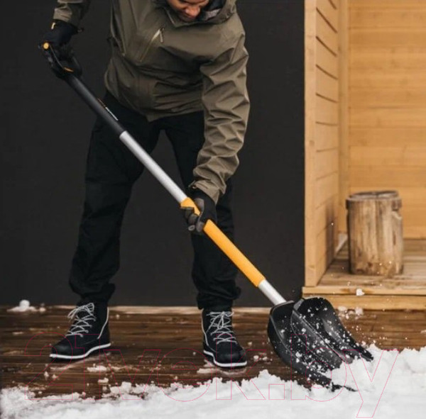 Изображение товара Лопата для уборки снега Fiskars 1057189