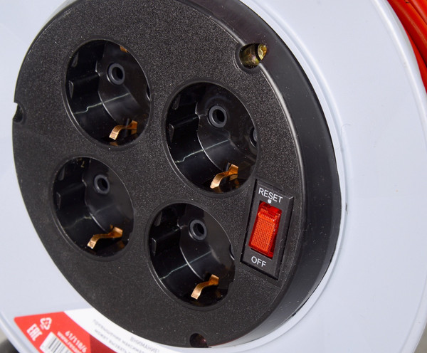 Изображение товара Удлинитель на катушке Ресанта СУ-3х1.5-30/2 (61/118/6)