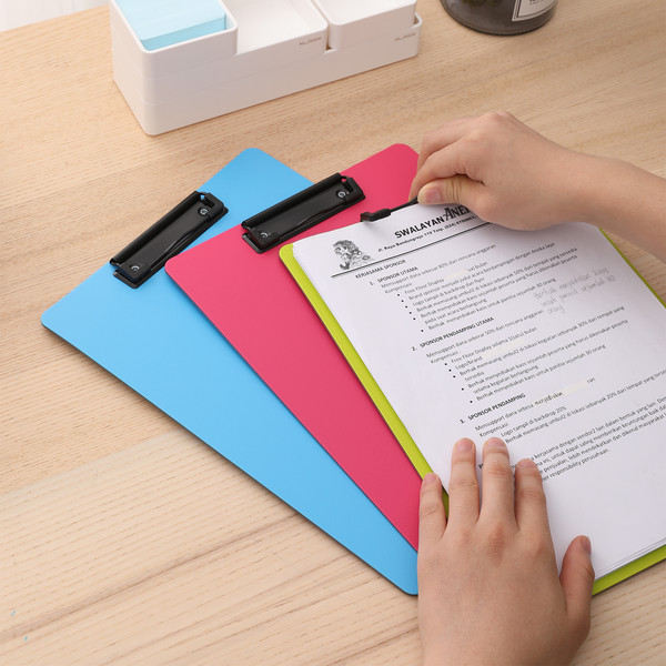 Изображение товара Планшет с зажимом Deli А4 / F75202 (розовый)