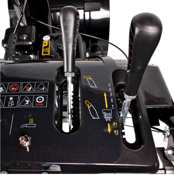 Изображение товара Снегоуборщик бензиновый Champion ST662E