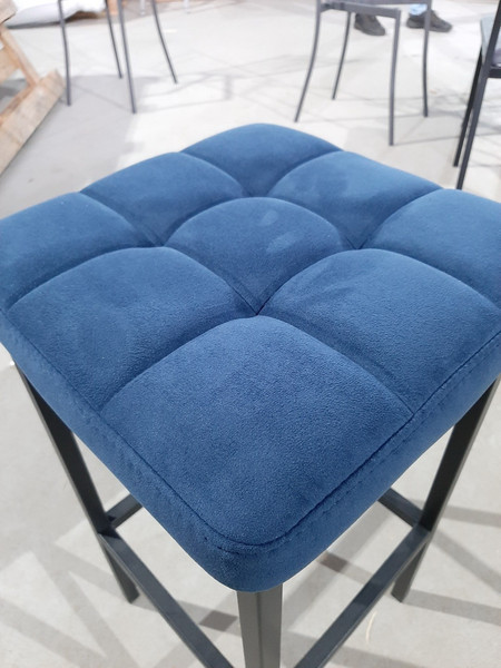 Изображение товара Табурет барный Древпром Камелот ДП2-07 полубарный (черный матовый/катания дарк блю)