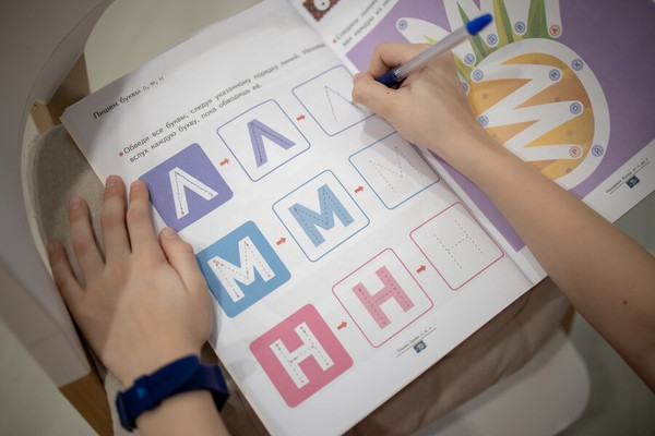 Изображение товара Развивающая книга МИФ Игры с буквами от А до Я, мягкая обложка (Kumon)