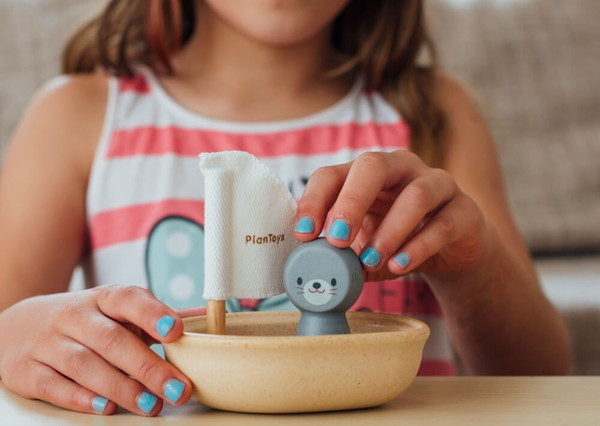 Изображение товара Набор игрушек для ванной Plan Toys Лодка и тюлень / 5710