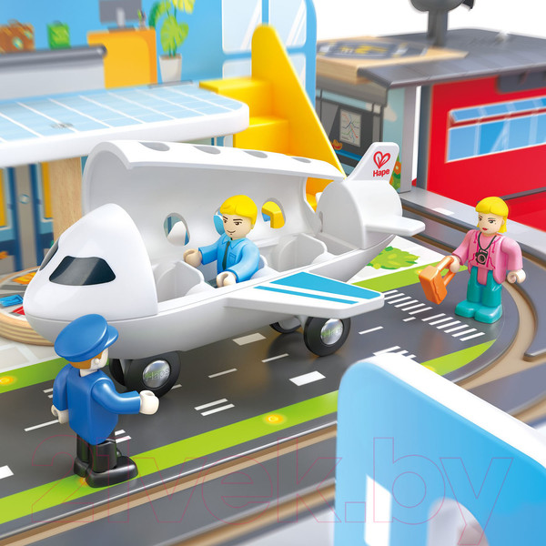 Изображение товара Паркинг игрушечный Hape Железнодорожная станция Мега Сити / E3768_HP