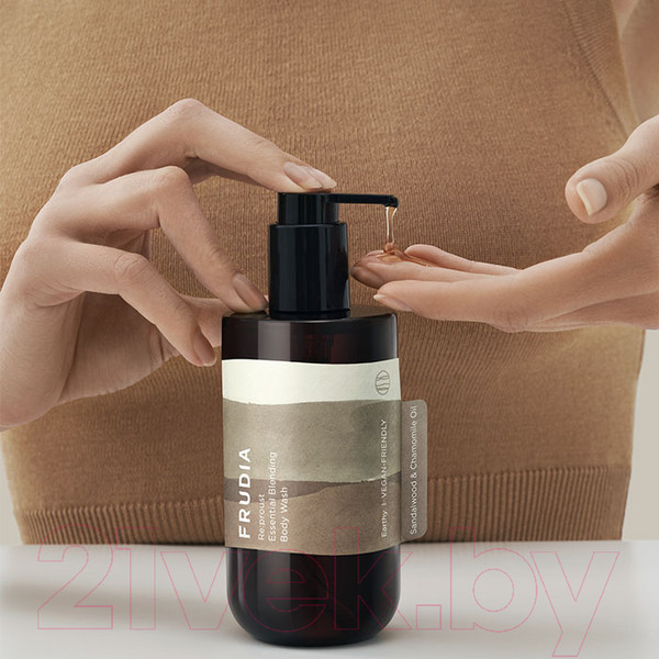 Изображение товара Гель для душа Frudia Proust Essential Blending Body Wash С маслом сандала и ромашки (300мл)