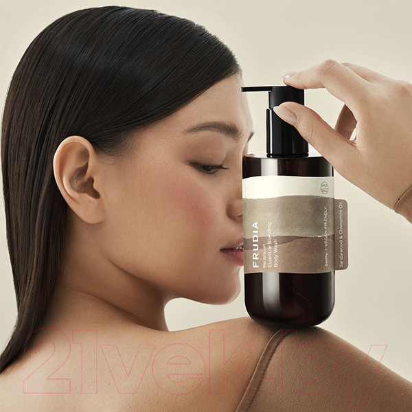 Изображение товара Гель для душа Frudia Proust Essential Blending Body Wash С маслом сандала и ромашки (300мл)