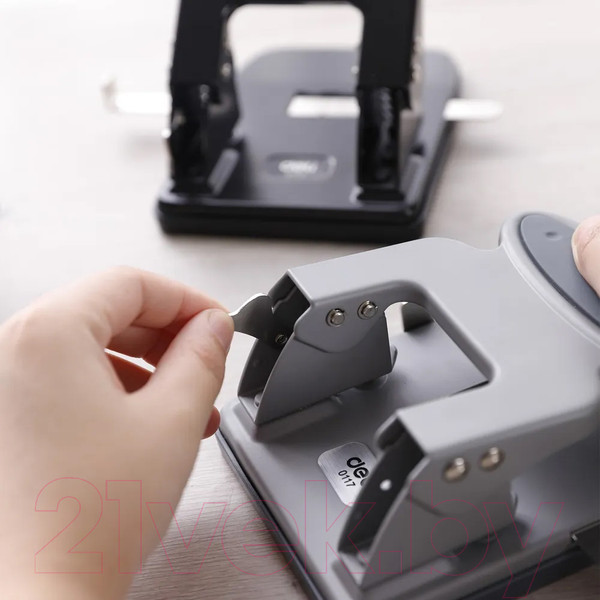 Изображение товара Дырокол Deli Pro / 0117 (серый)