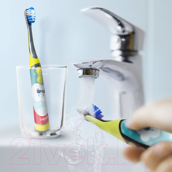 Изображение товара Детская электрическая зубная щетка Colgate Star Smile (супермягкие щетинки)