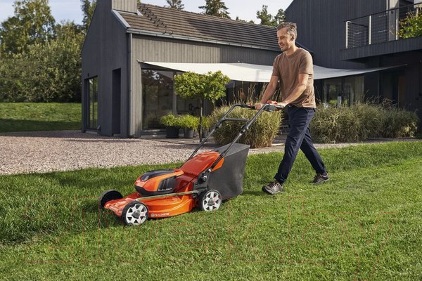Изображение товара Газонокосилка аккумуляторная Husqvarna LC 142i (970 54 18-01)