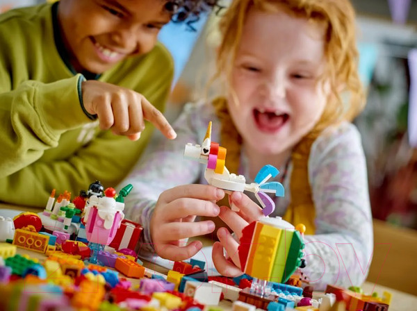 Изображение товара Конструктор Lego Classic Творческая коробка для вечеринок / 11029