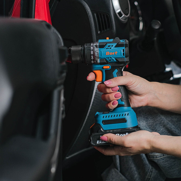 Изображение товара Аккумуляторная дрель-шуруповерт Bort BAB-21-BLK