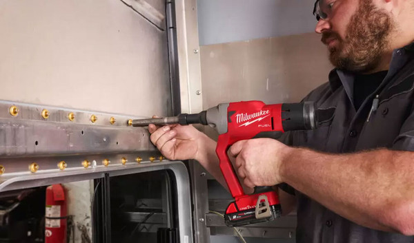 Изображение товара Аккумуляторный заклепочник Milwaukee M18 ONEFPLT-0X / 4933478637