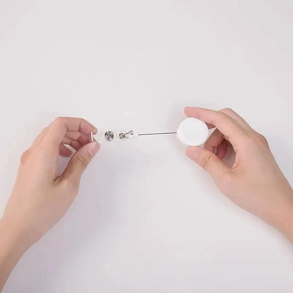 Изображение товара Держатель для бейджа Deli 8309 (белый)