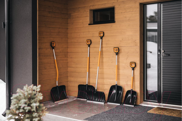 Изображение товара Лопата для уборки снега Fiskars 1057178