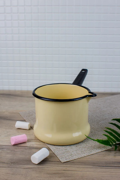 Изображение товара Ковш КМЗ 90204-072 (слоновая кость, с крышкой)