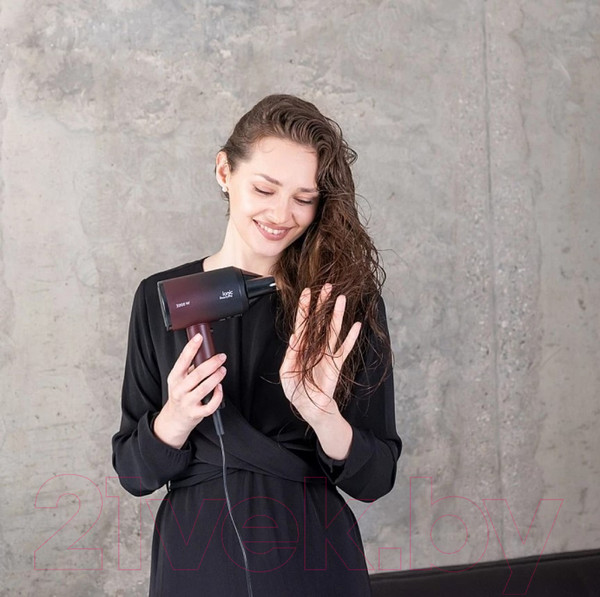 Изображение товара Фен Scarlett SC-HD70I38 (черный/красный)