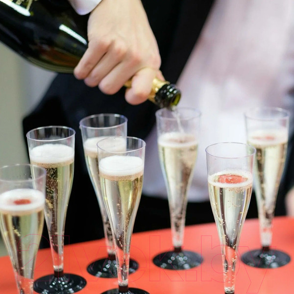 Изображение товара Набор одноразовых стаканов Паксервис ПС 180мл / 286698 (30шт, прозрачный/черная ножка)