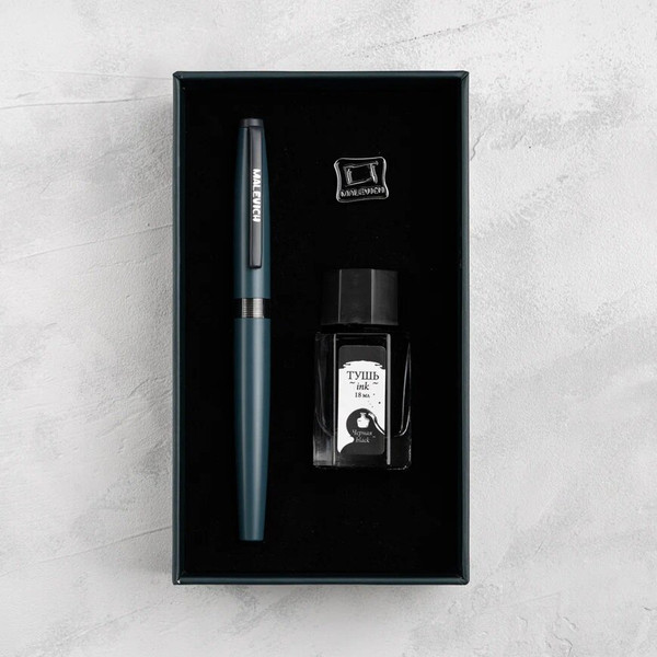 Изображение товара Ручка перьевая Малевичъ С черной тушью и значком / 196433 (серый)