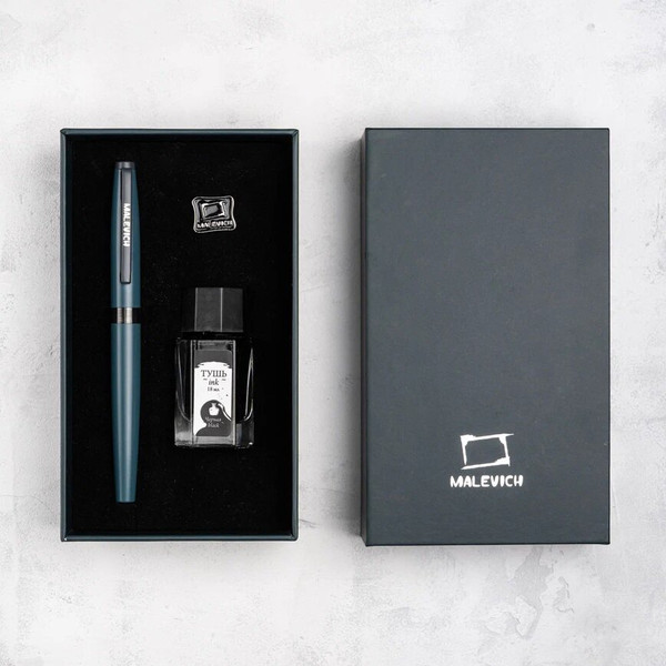 Изображение товара Ручка перьевая Малевичъ С черной тушью и значком / 196433 (серый)