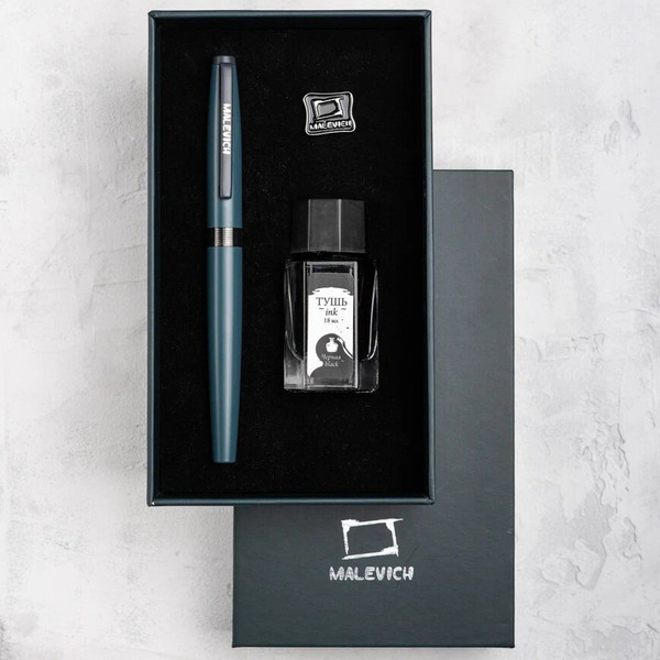 Изображение товара Ручка перьевая Малевичъ С черной тушью и значком / 196433 (серый)