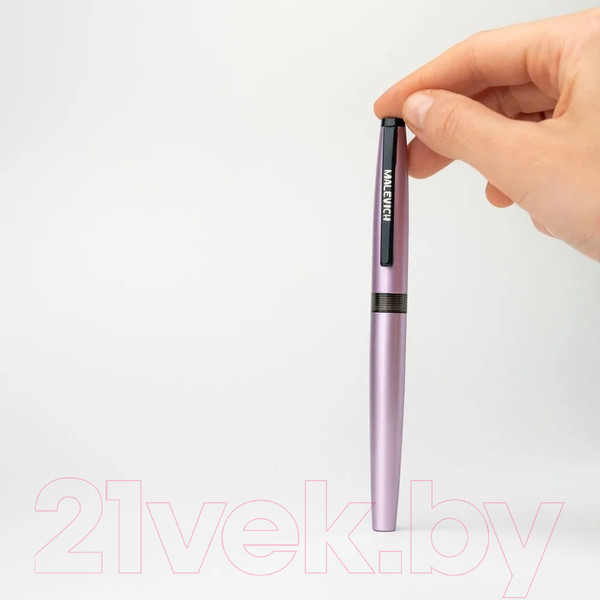 Изображение товара Ручка перьевая Малевичъ С черной тушью и значком / 196441 (сиреневый перламутр)