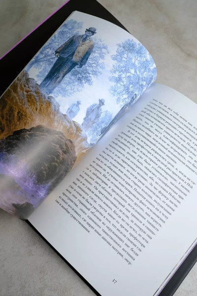 Изображение товара Книга АСТ Цвет иного мира с иллюстрациями Сальвадора Санса твердая обложка (Лавкрафт Говард)